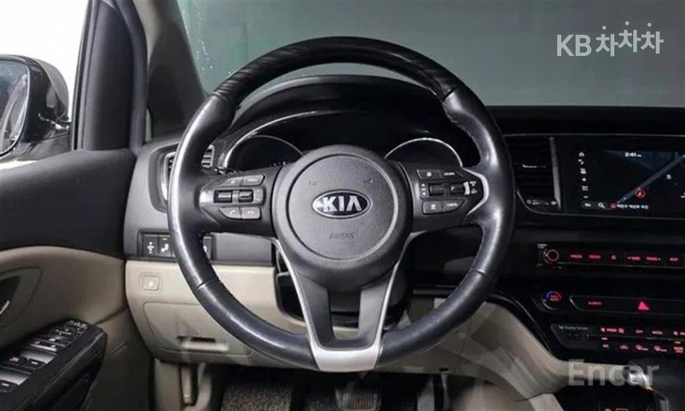 Kia Carnival — miniaturë 14