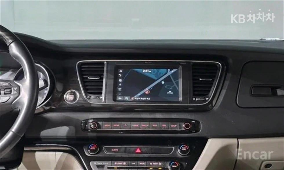 Kia Carnival — miniaturë 16