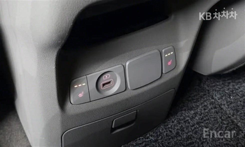 Kia Carnival — miniaturë 18