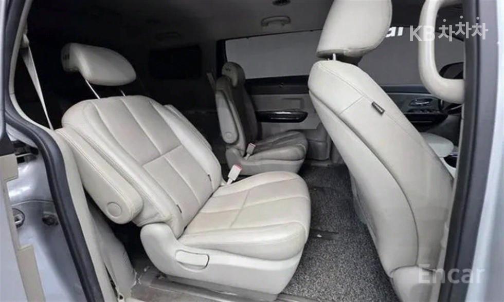 Kia Carnival — miniaturë 19