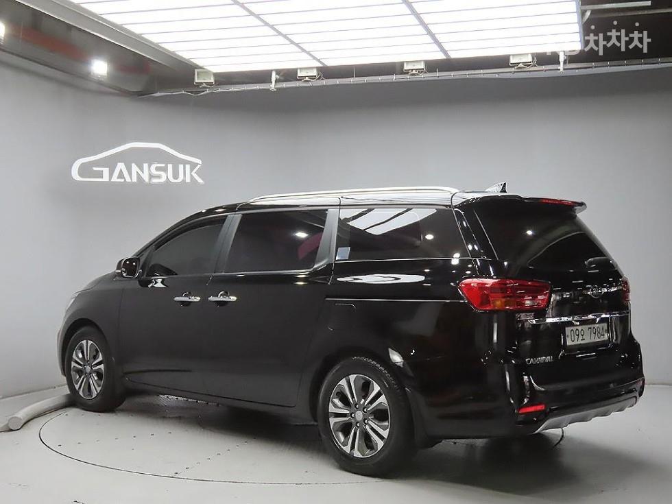 Kia Carnival — miniaturë 3