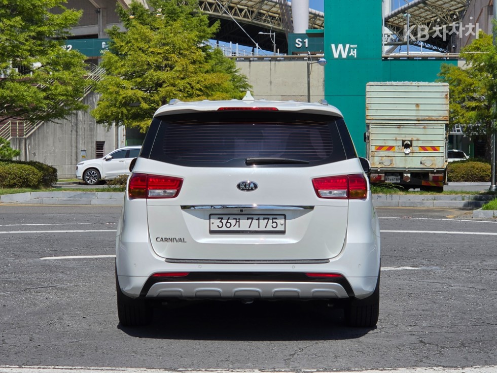 Kia Carnival — miniaturë 3