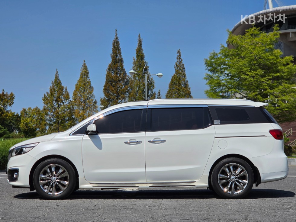 Kia Carnival — miniaturë 5