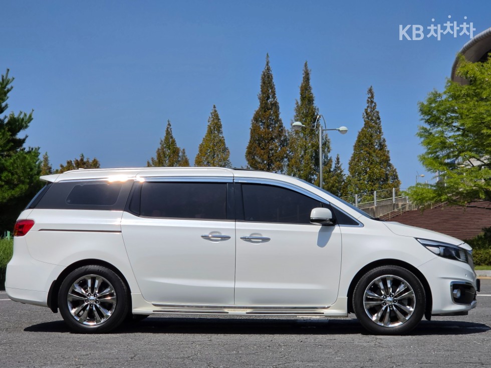 Kia Carnival — miniaturë 8