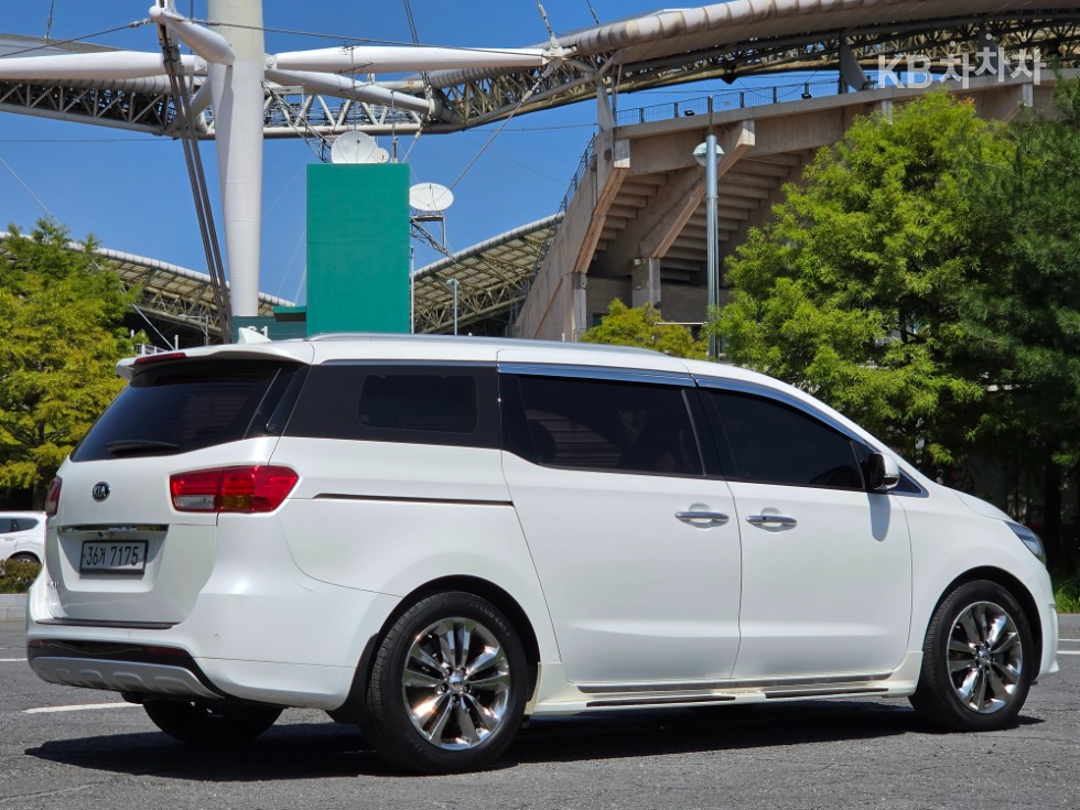 Kia Carnival — miniaturë 9