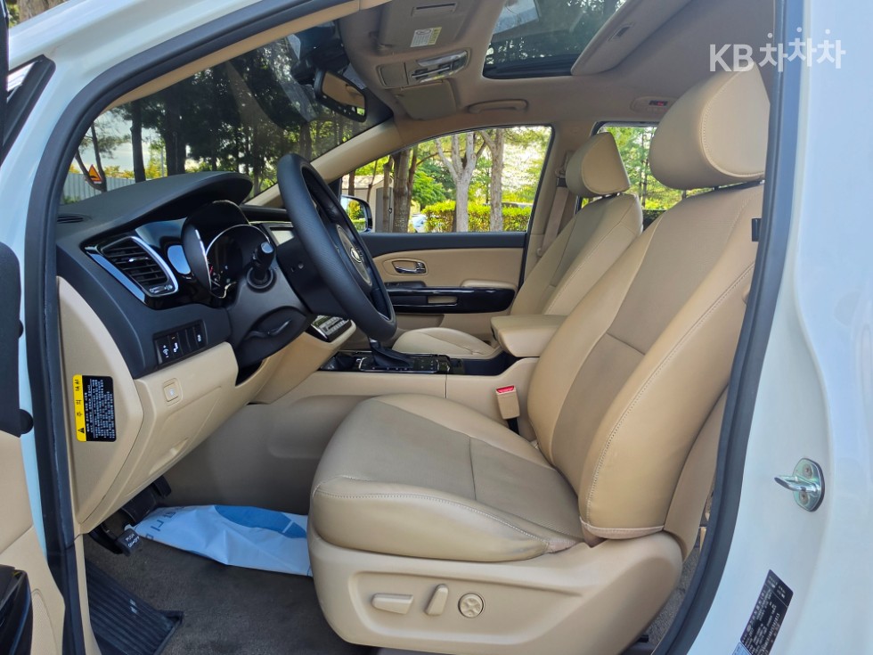 Kia Carnival — miniaturë 12