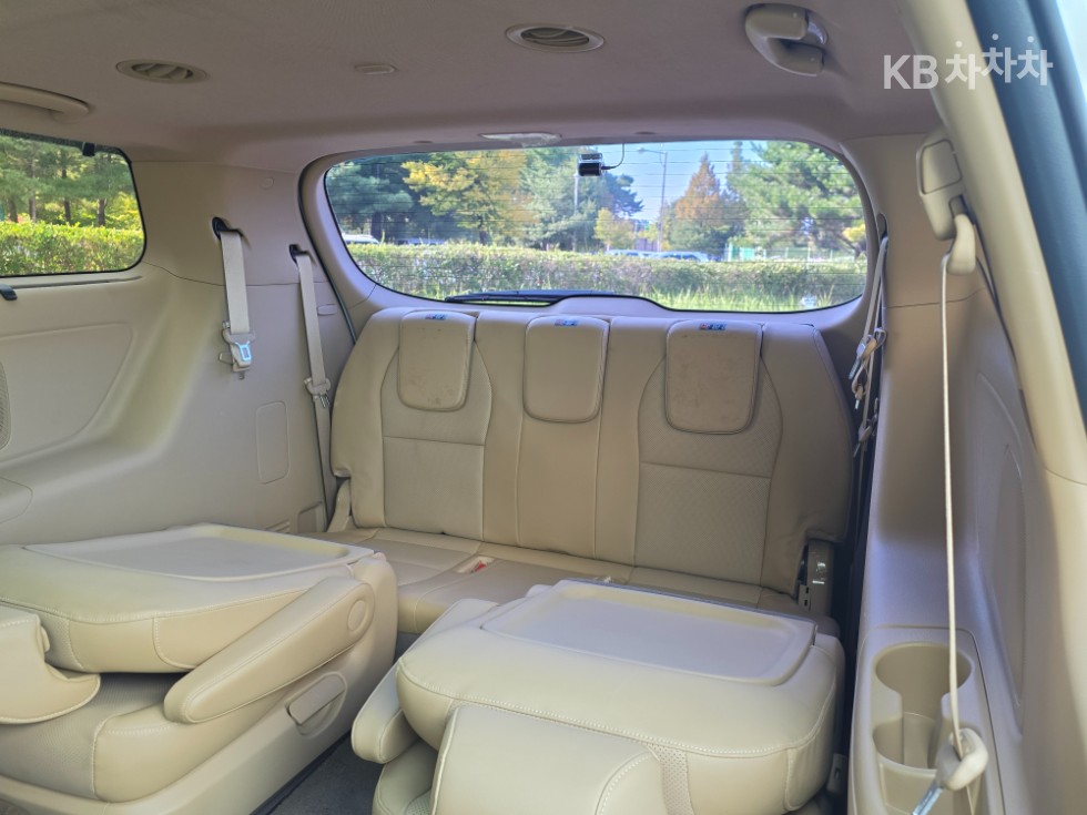 Kia Carnival — miniaturë 15
