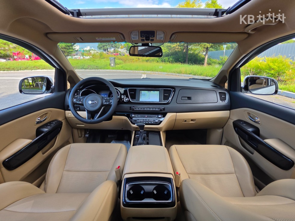 Kia Carnival — miniaturë 17