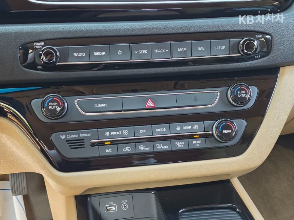 Kia Carnival — miniaturë 24