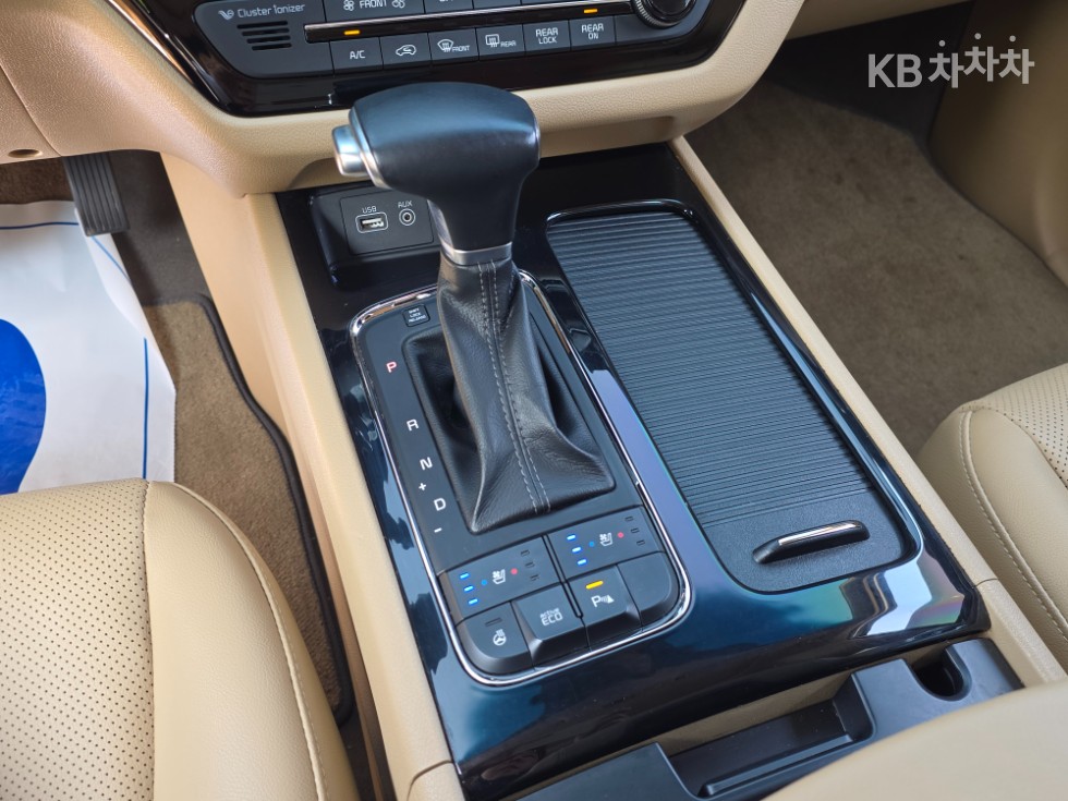 Kia Carnival — miniaturë 25
