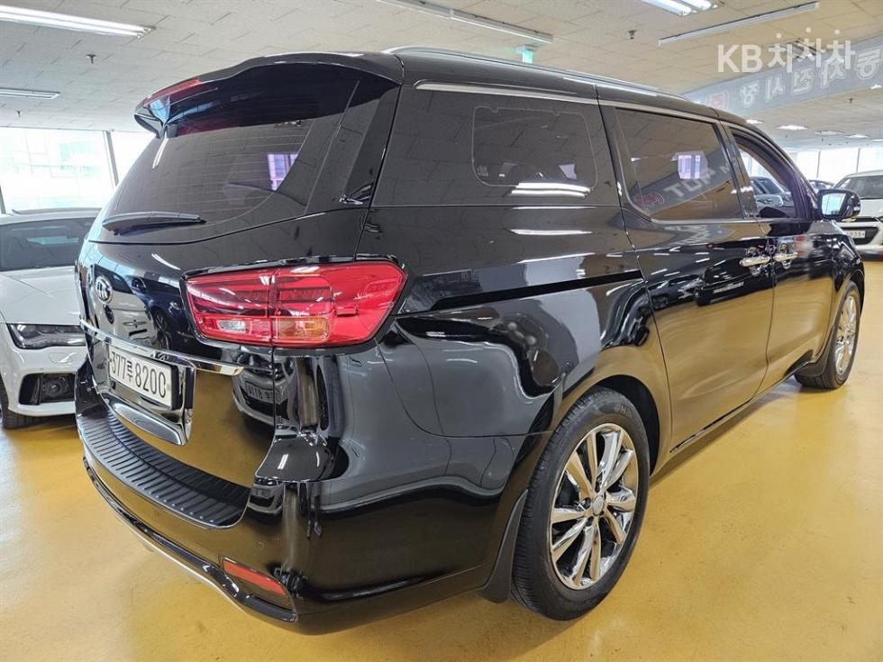 Kia Carnival — miniaturë 3