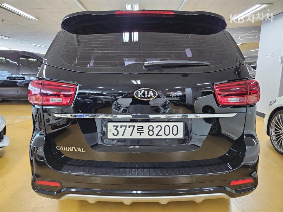 Kia Carnival — miniaturë 4