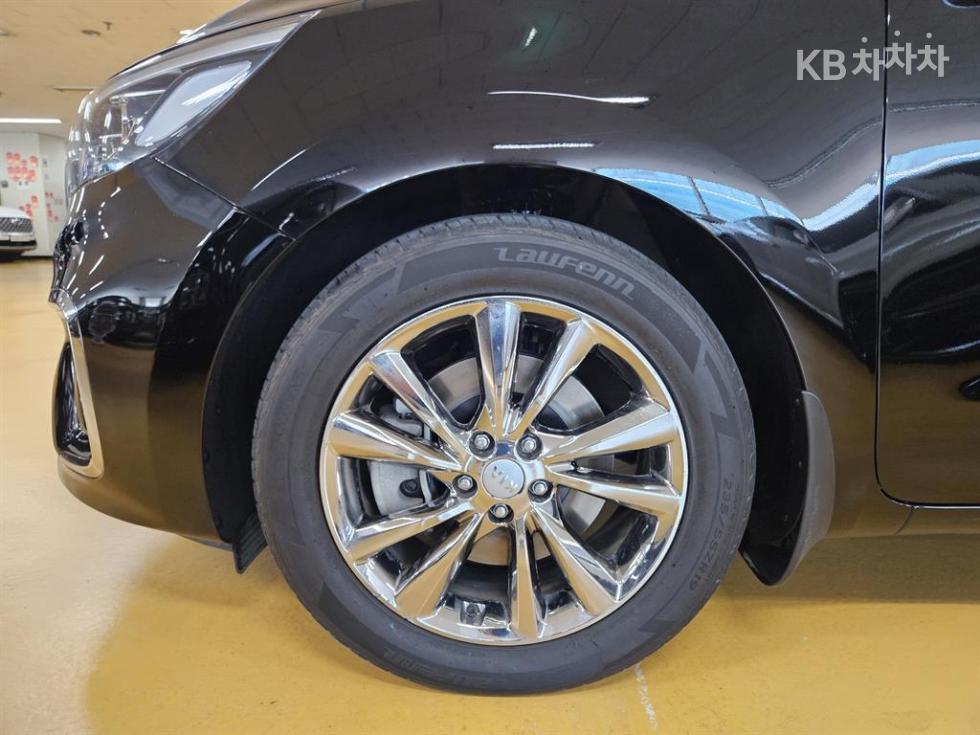 Kia Carnival — miniaturë 7