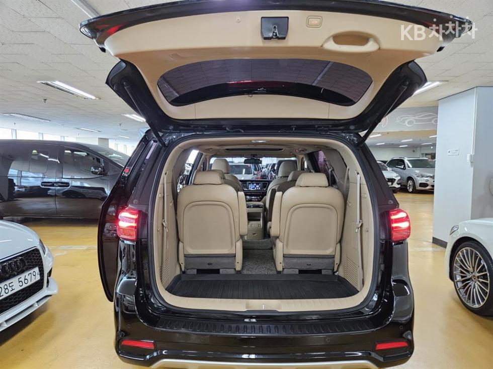 Kia Carnival — miniaturë 8