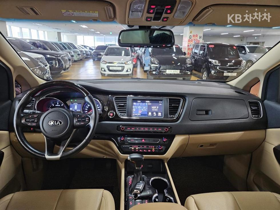 Kia Carnival — miniaturë 9