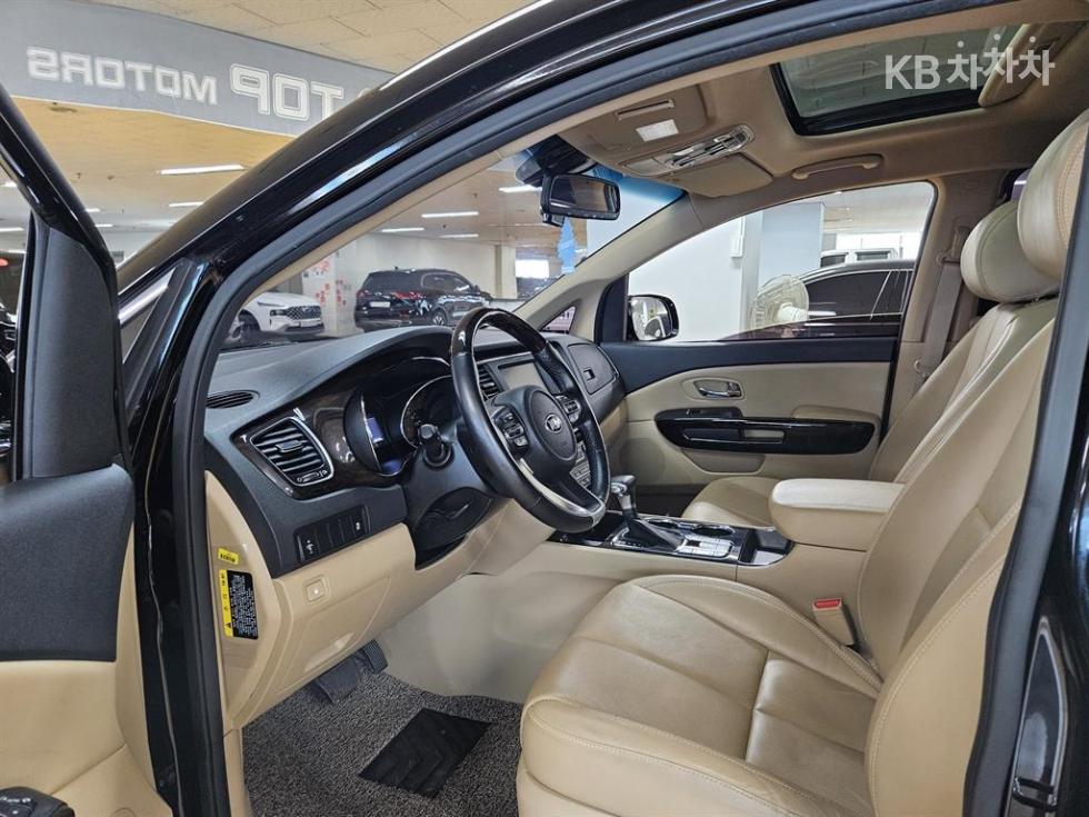 Kia Carnival — miniaturë 11