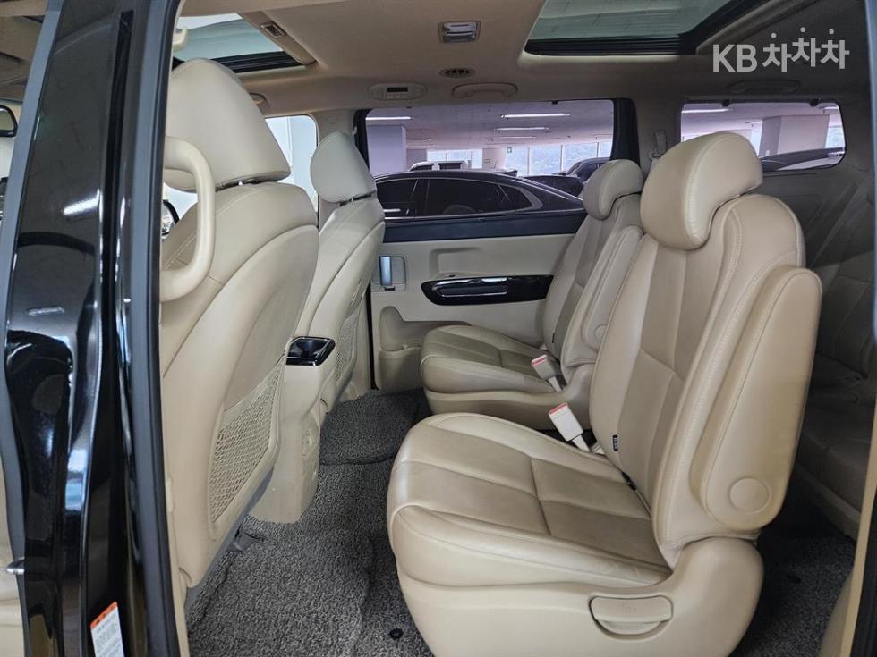 Kia Carnival — miniaturë 12