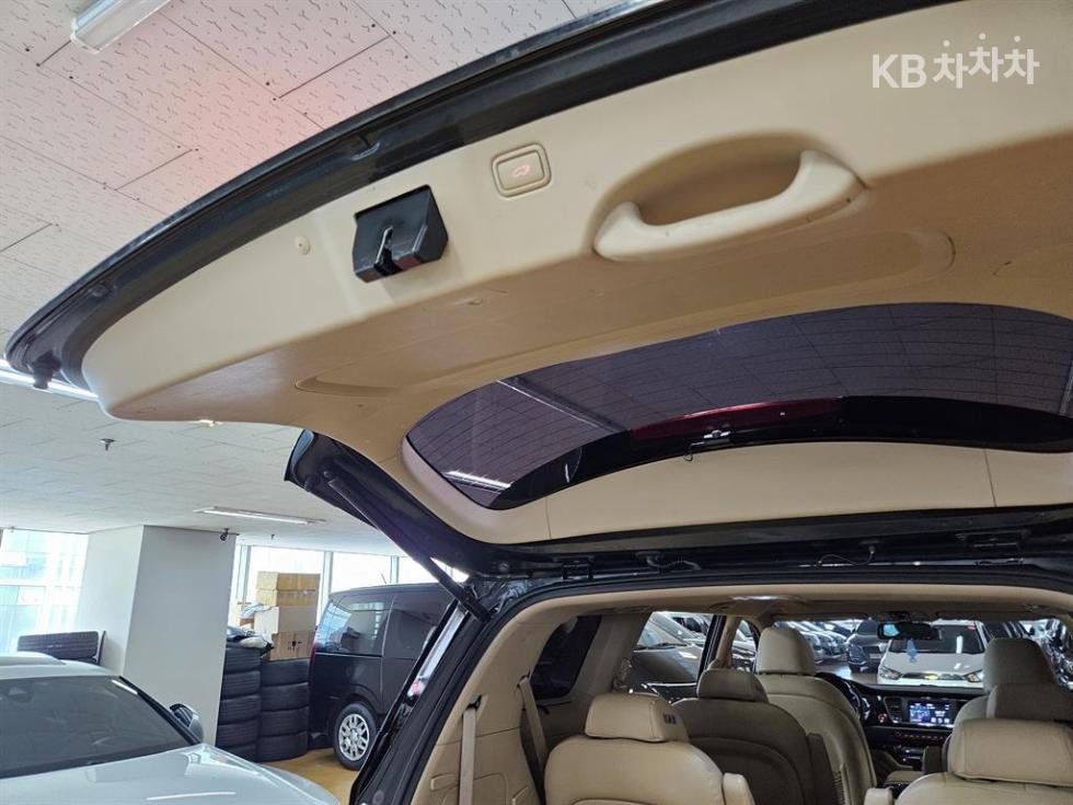 Kia Carnival — miniaturë 14