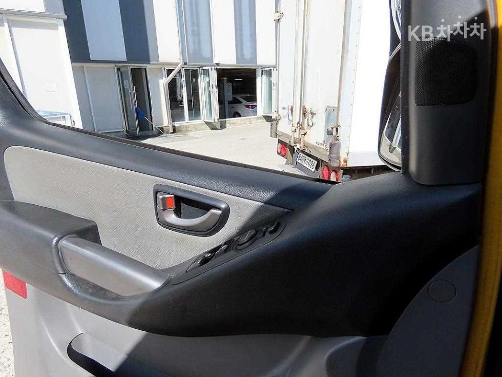 Hyundai Starex — miniaturë 12