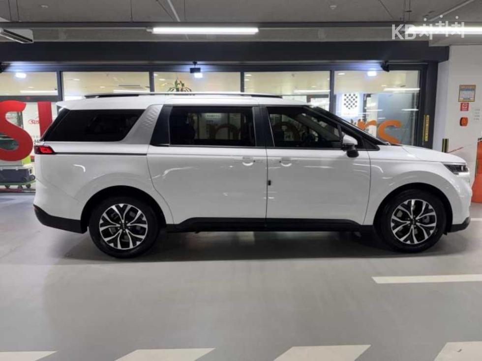 Kia Carnival — miniaturë 3