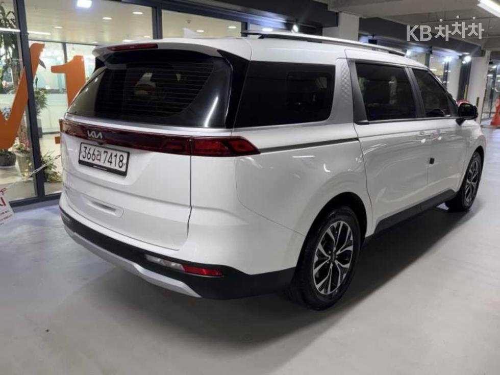 Kia Carnival — miniaturë 4