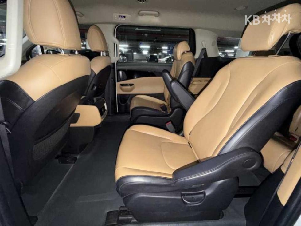 Kia Carnival — miniaturë 8