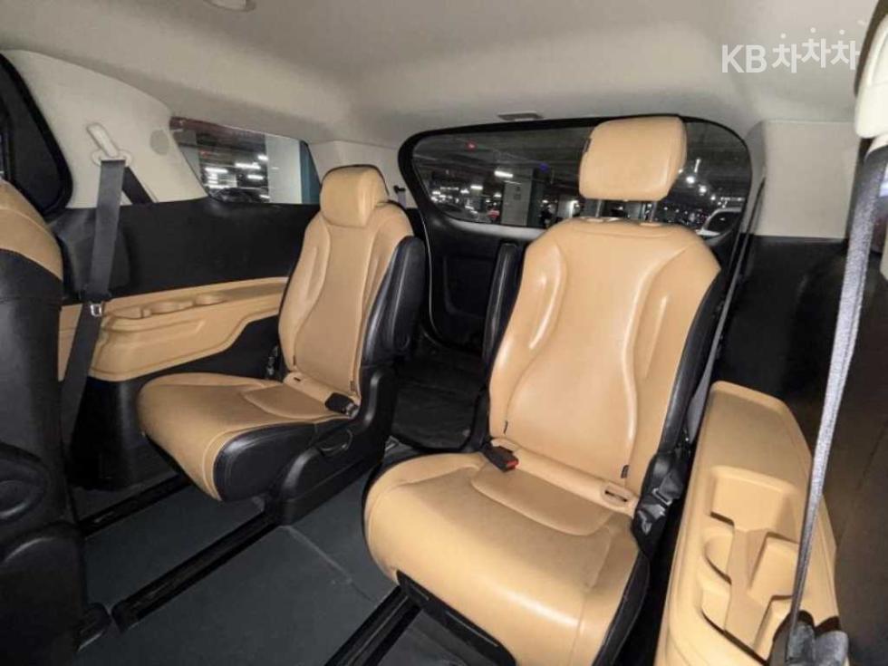 Kia Carnival — miniaturë 9