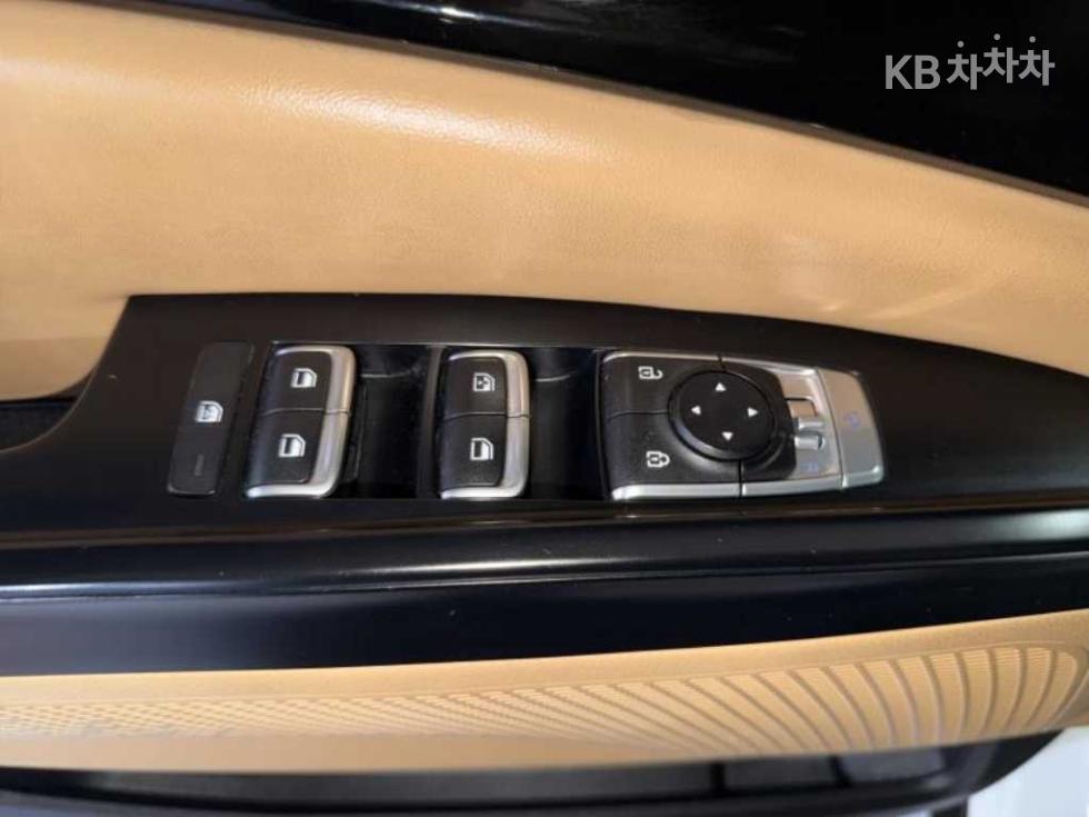 Kia Carnival — miniaturë 17