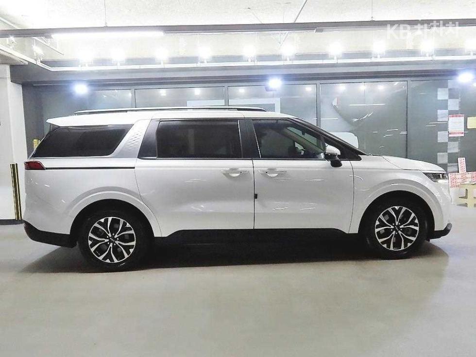 Kia Carnival — miniaturë 3