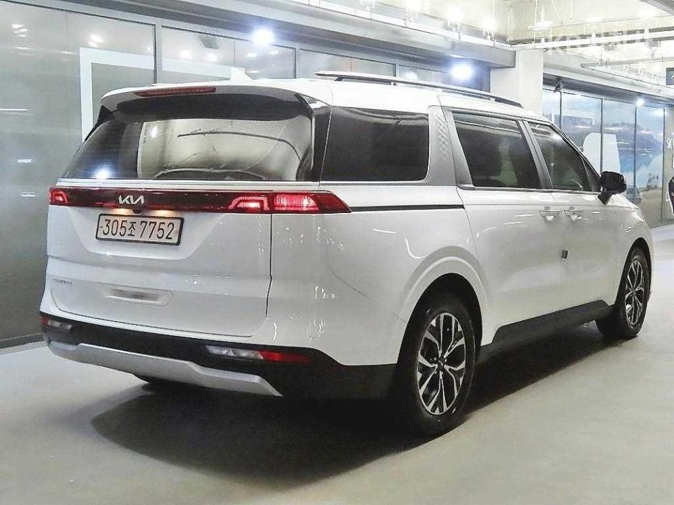 Kia Carnival — miniaturë 4