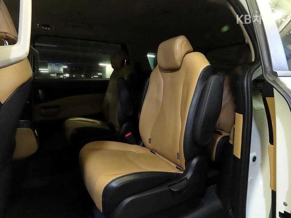 Kia Carnival — miniaturë 7