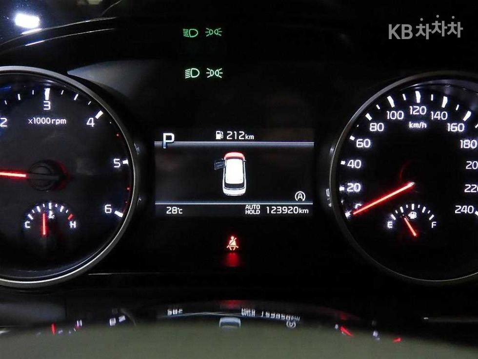 Kia Carnival — miniaturë 9
