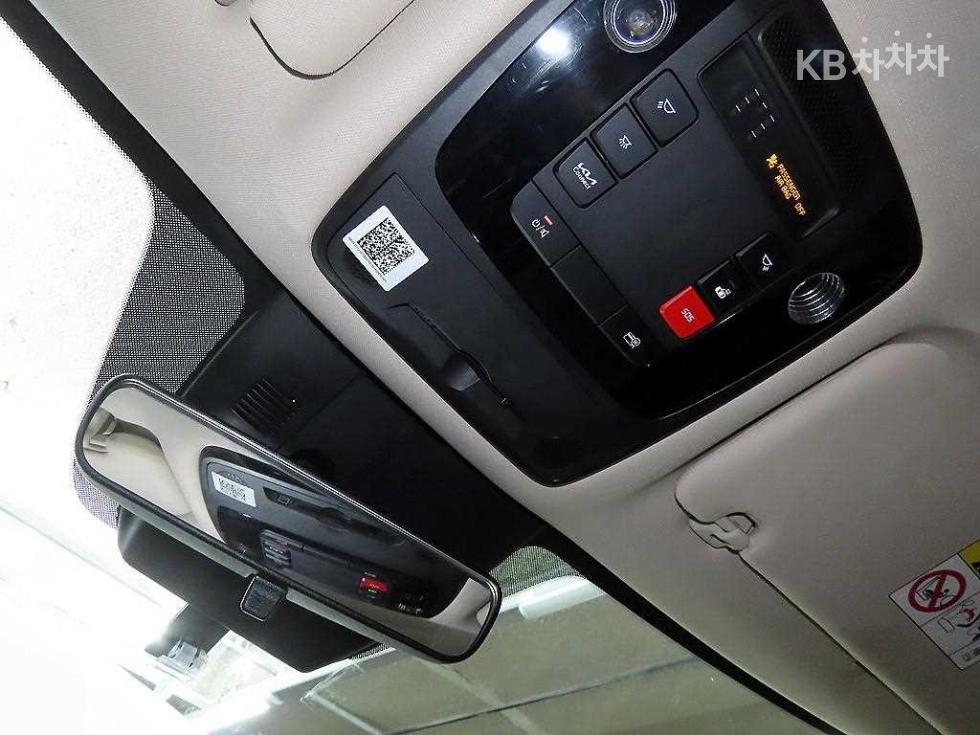 Kia Carnival — miniaturë 17