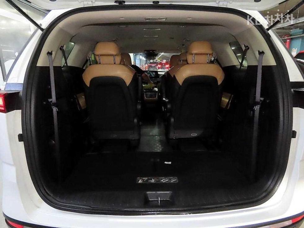 Kia Carnival — miniaturë 18
