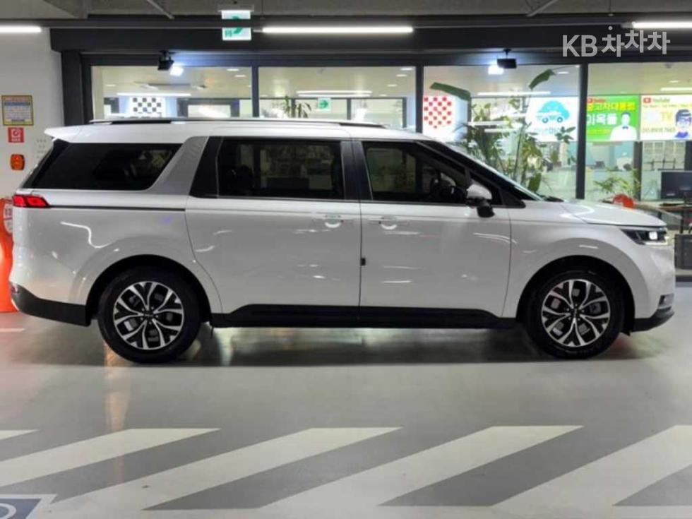 Kia Carnival — miniaturë 3