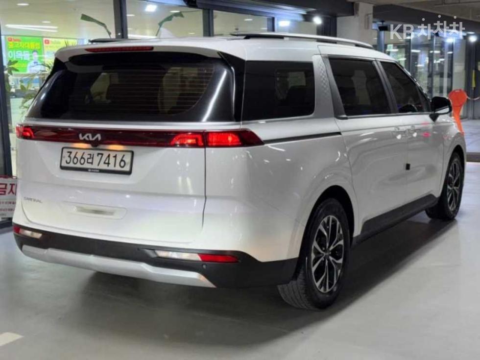 Kia Carnival — miniaturë 4