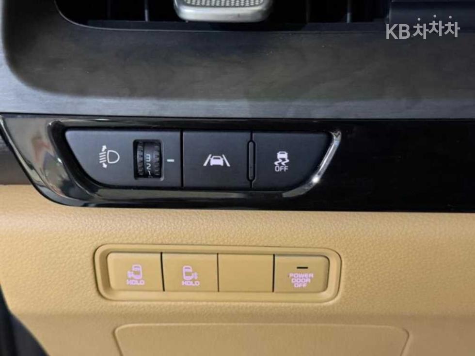 Kia Carnival — miniaturë 15