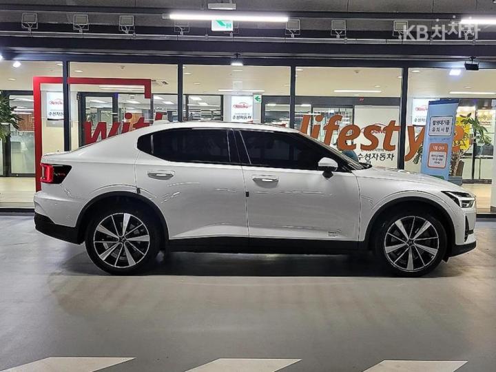 Polestar 2 — miniaturë 3