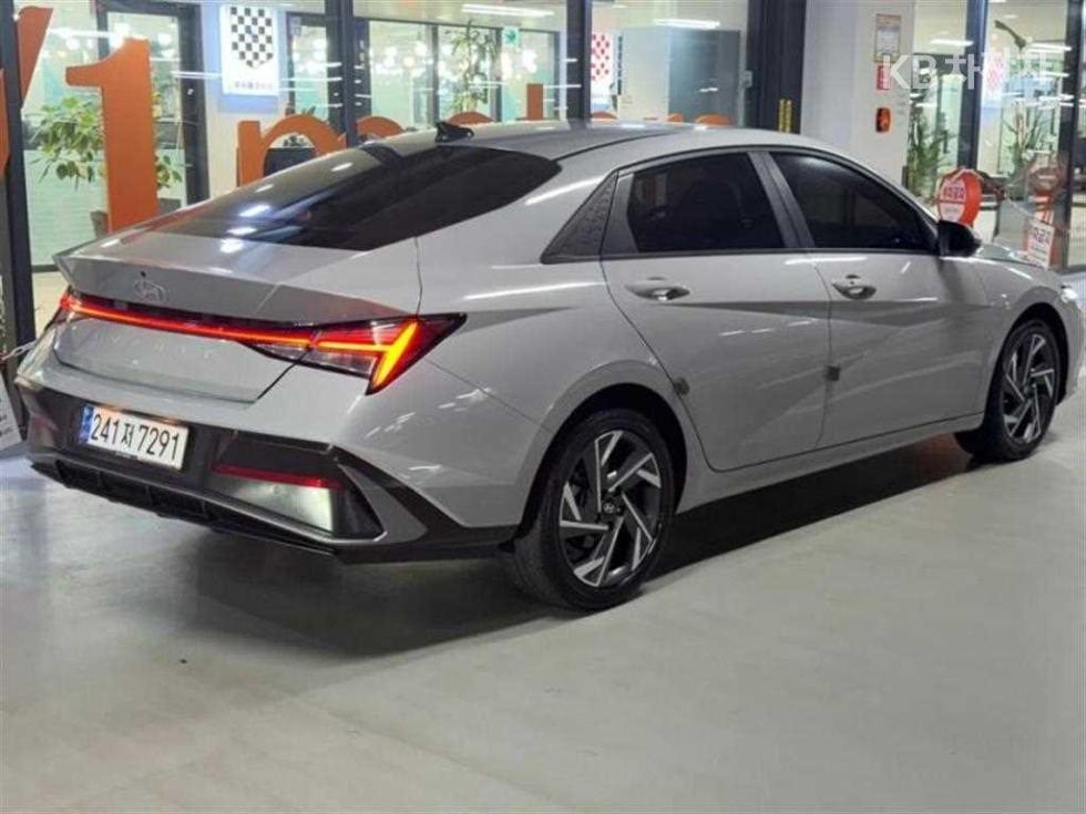 Hyundai Avante — miniaturë 4