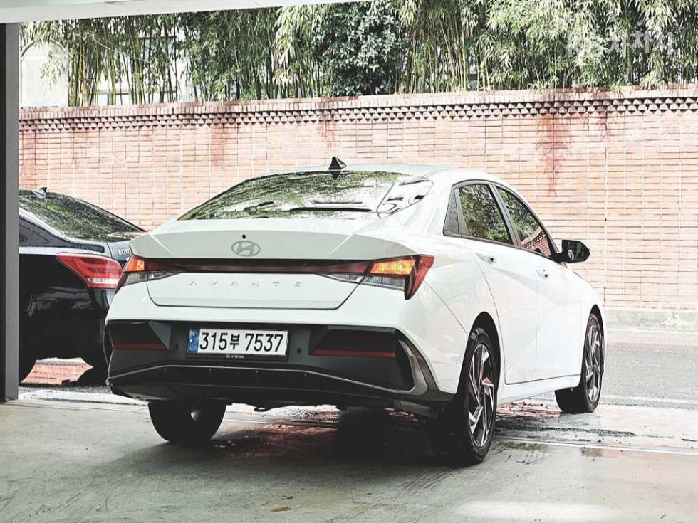 Hyundai Avante — фото 3