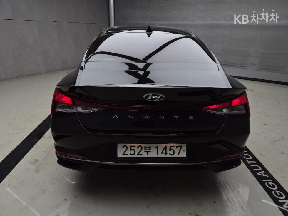 Hyundai Avante — фото 3