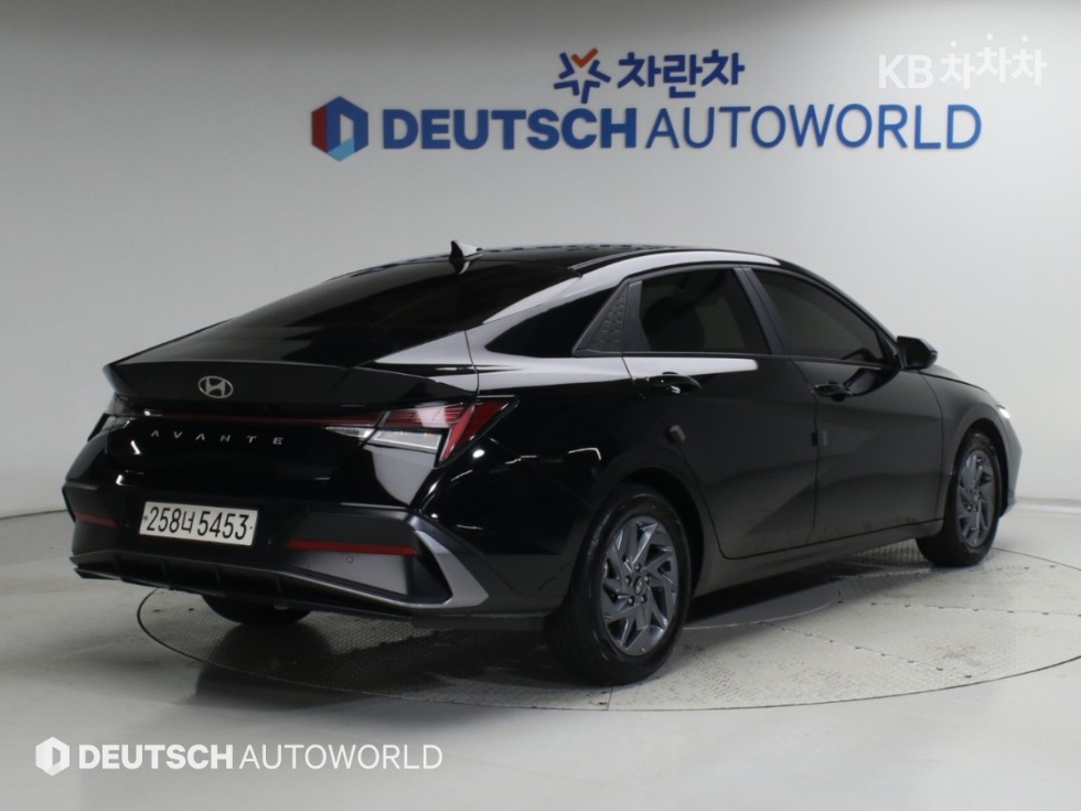 Hyundai Avante — фото 4