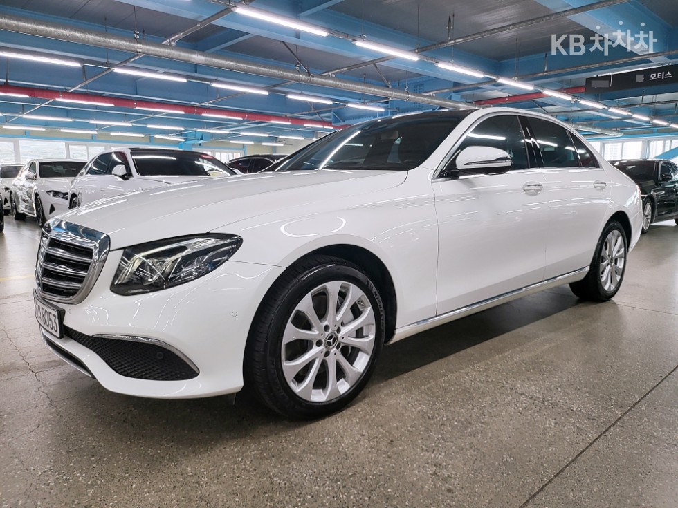 Mercedes-Benz E-Class Exclusive — фото 2