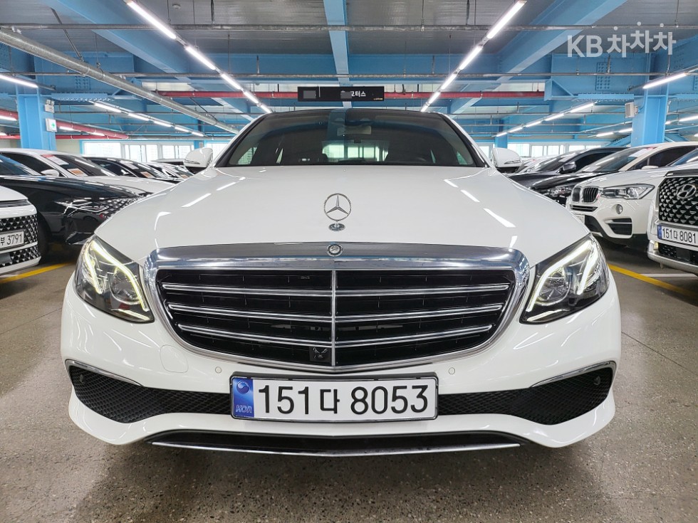 Mercedes-Benz E-Class Exclusive — фото 1