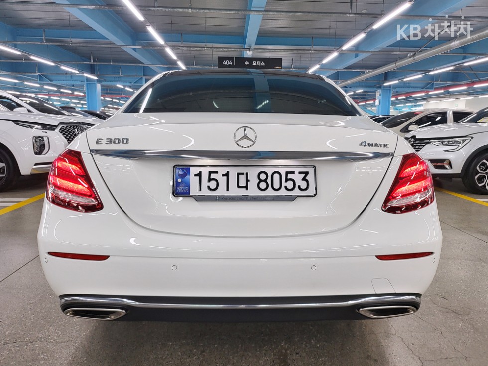 Mercedes-Benz E-Class Exclusive — фото 3