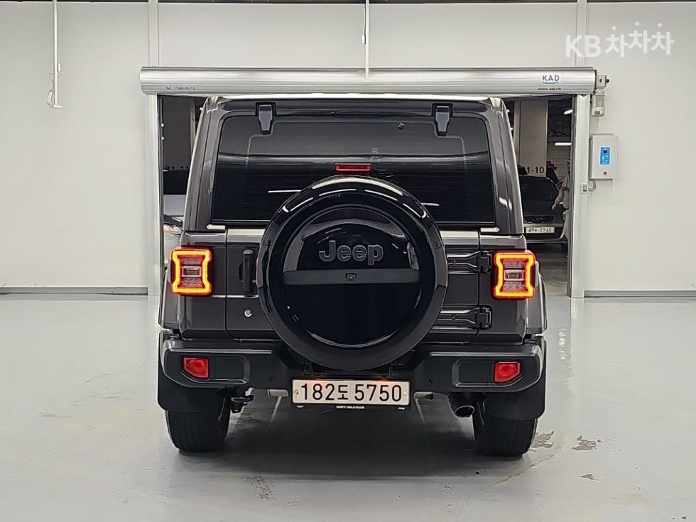Jeep Wrangler BASE MODEL — фото 3
