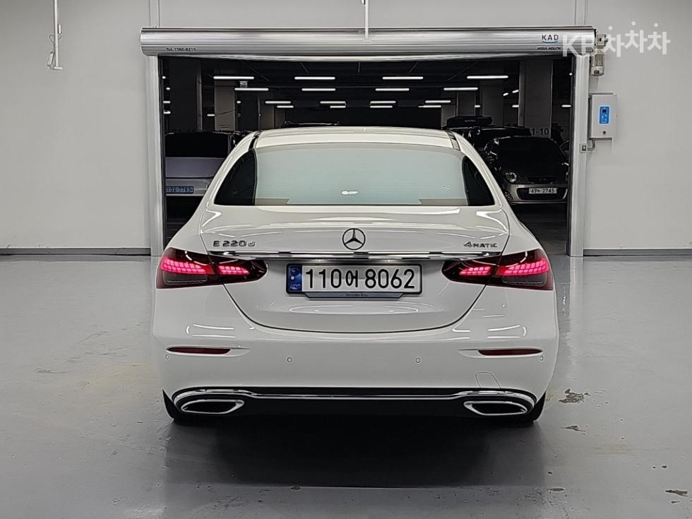 Mercedes-Benz E-Class Exclusive — фото 3