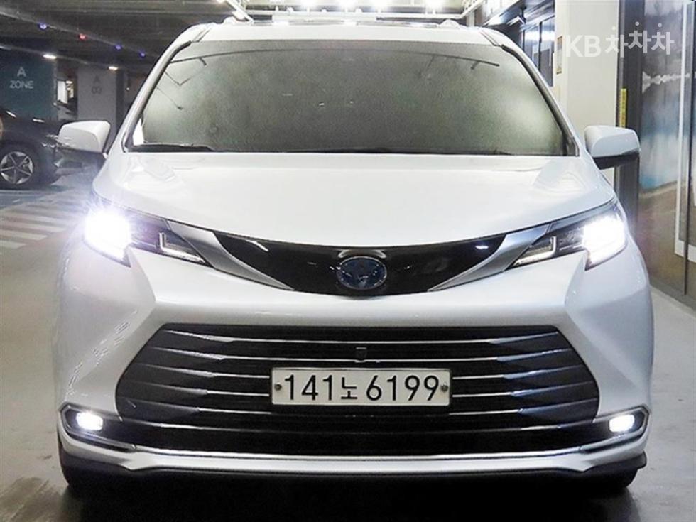 Toyota Sienna — фото 2