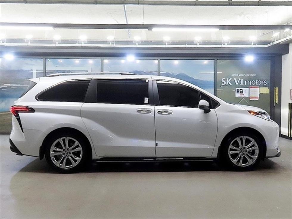 Toyota Sienna — фото 3