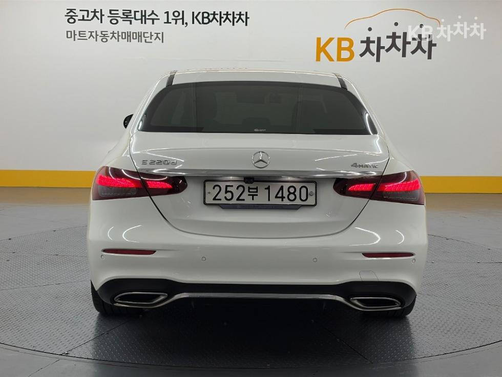 Mercedes-Benz E-Class AMG Line — фото 3